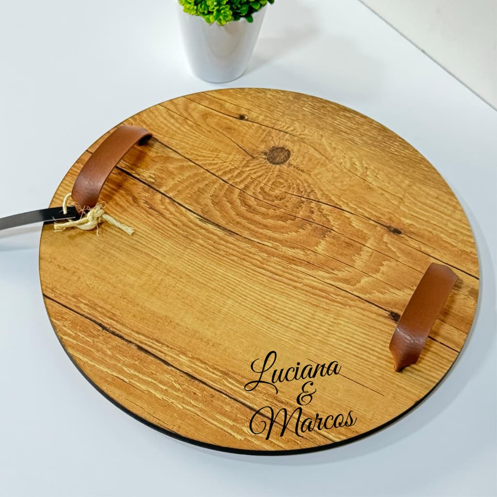 Bandeja Personalizada Decorativa Redonda MDF Laminado Alças Couro Sintético 30cm Logo Nomes Casal