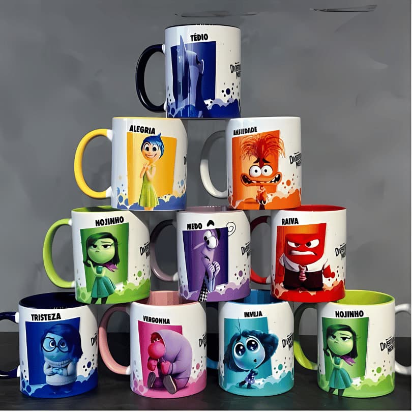 Caneca Xícara Personagens Divertidamente Emoções - INCLUÍMOS NOME