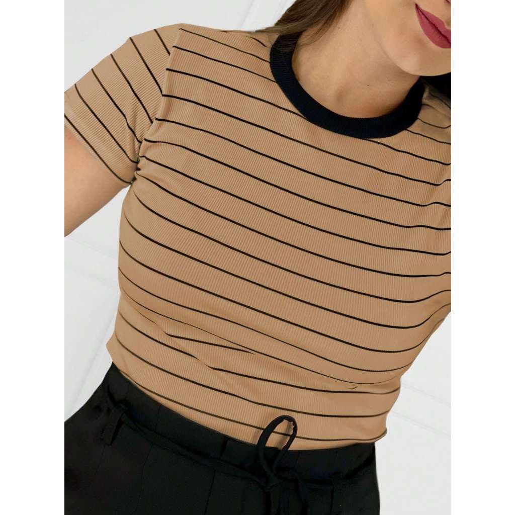 Camiseta Feminina Listrada Gola Redonda Manga Curta Casual