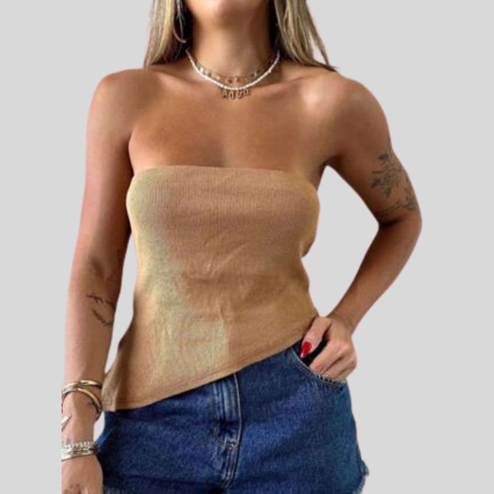 Blusa Tomara que Caia Assimétrica Canelada: O Ponto Alto da Moda Moderna