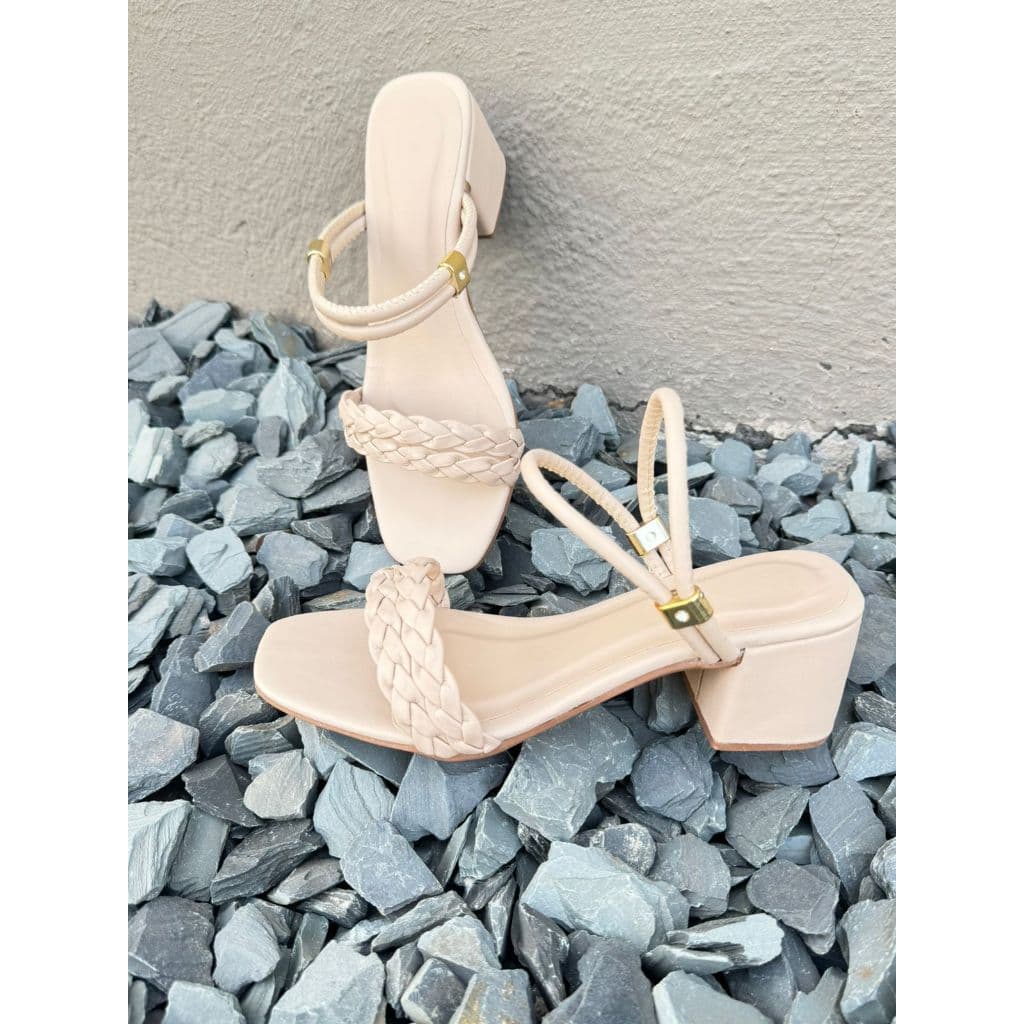 Sandália Trança  com salto feminino com muito estilo e conforto para uso casual no dia dia bloco médio