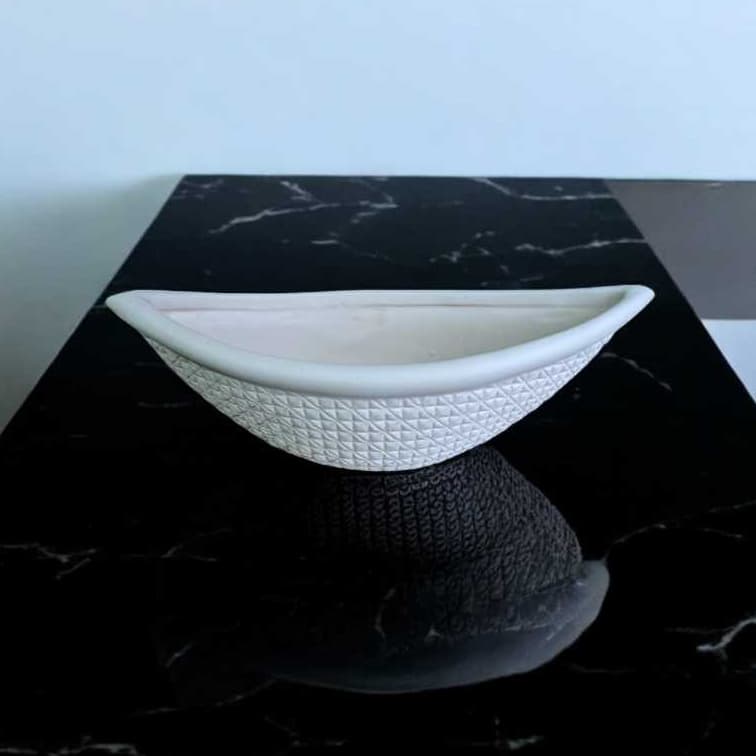 Vaso Cachepot Canoa Detalhada para decoração e plantas suculentas Branco Rosado Fosco para pintar