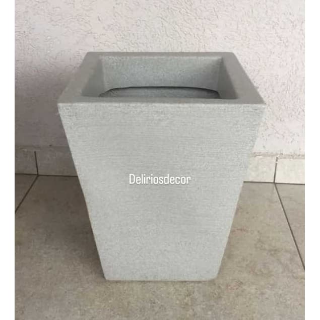 Vaso de Planta Decorativo Reciclável em Polietileno,  Coluna Quadrada PP Cód. 99