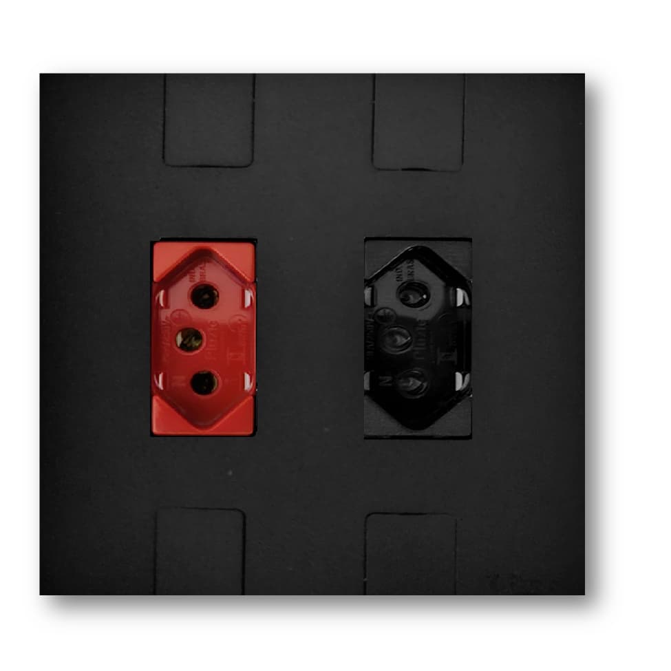 Conjunto 4x4 2 Tomadas 20a Vermelha e Preta Pluzie Modular