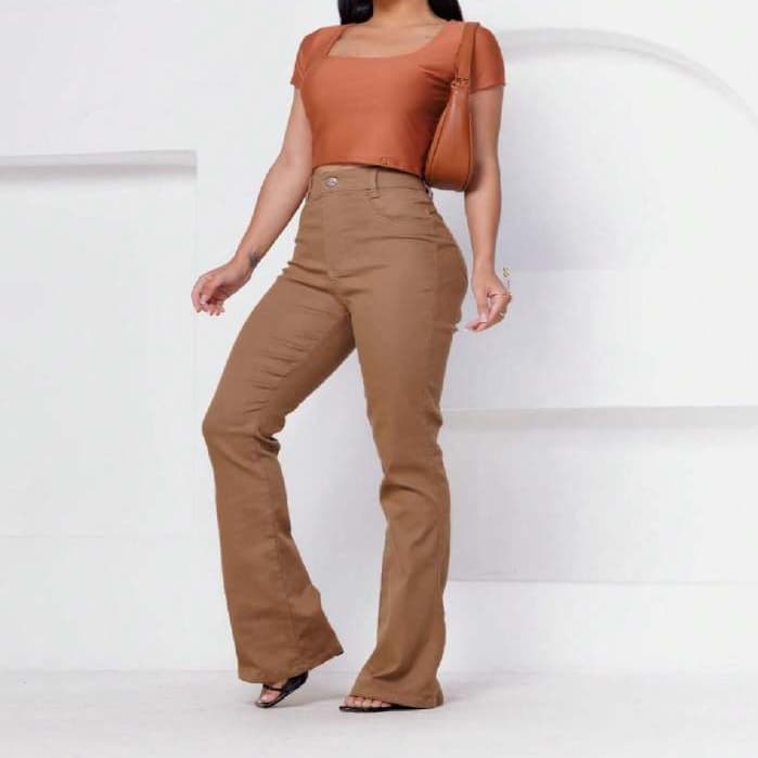Calça Jeans Feminina Flare Cáqui Cos Alto Levanta Bumbum elastano 3%