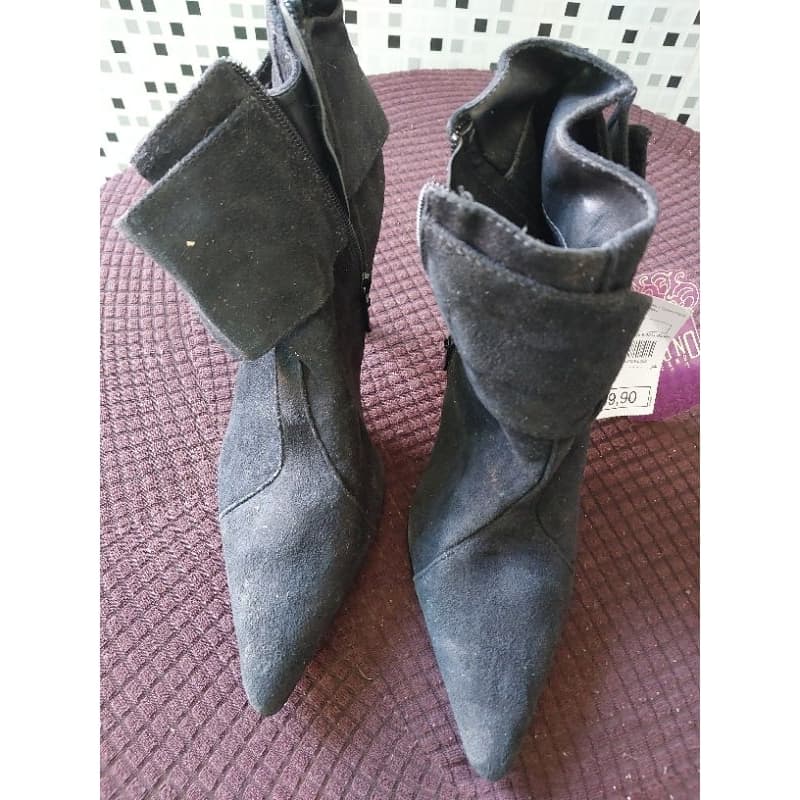 bota feminina 35 vizzano com detalhe sem a borracha do salto usada com marcas de uso
