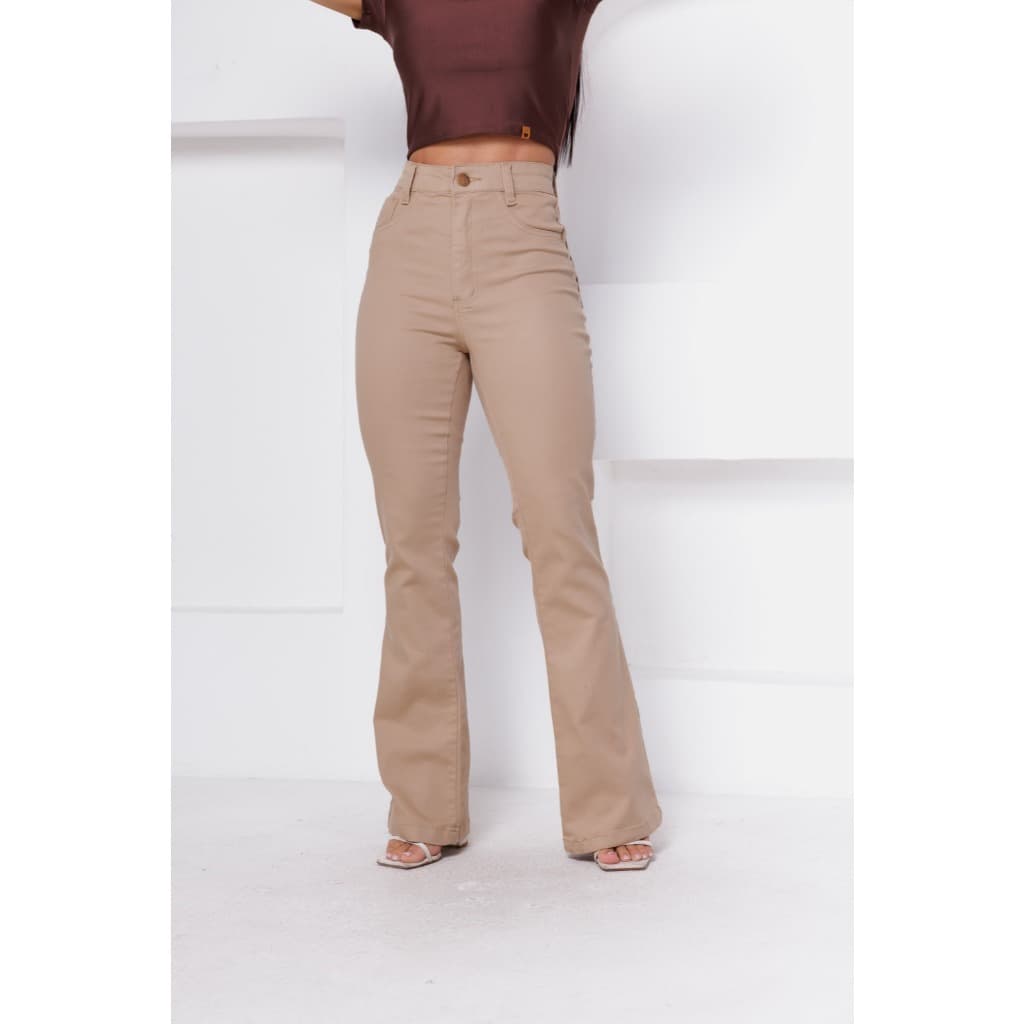 Calça Jeans Feminina Flare cor Nude Cos Alto Levanta Bumbum elastano 3%