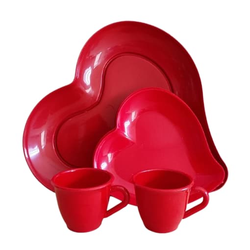 Conjunto 2 Pratinhos Coração Plástico + 2 Xícaras Tradicionais Acrílico + 1 Prato Coração Refeição Plástico