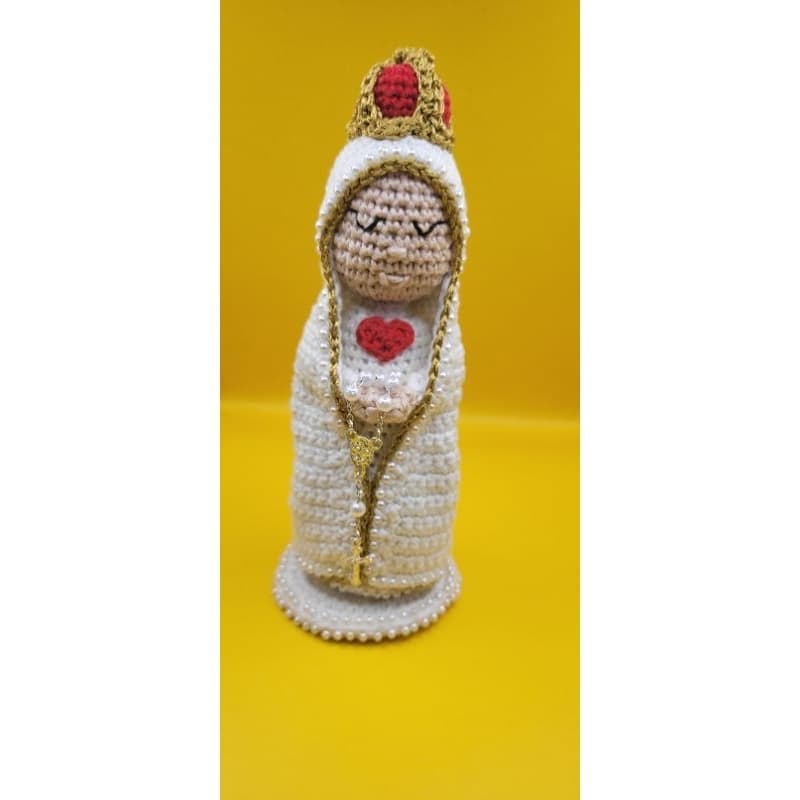Nossa Senhora de Fátima em amigurumi