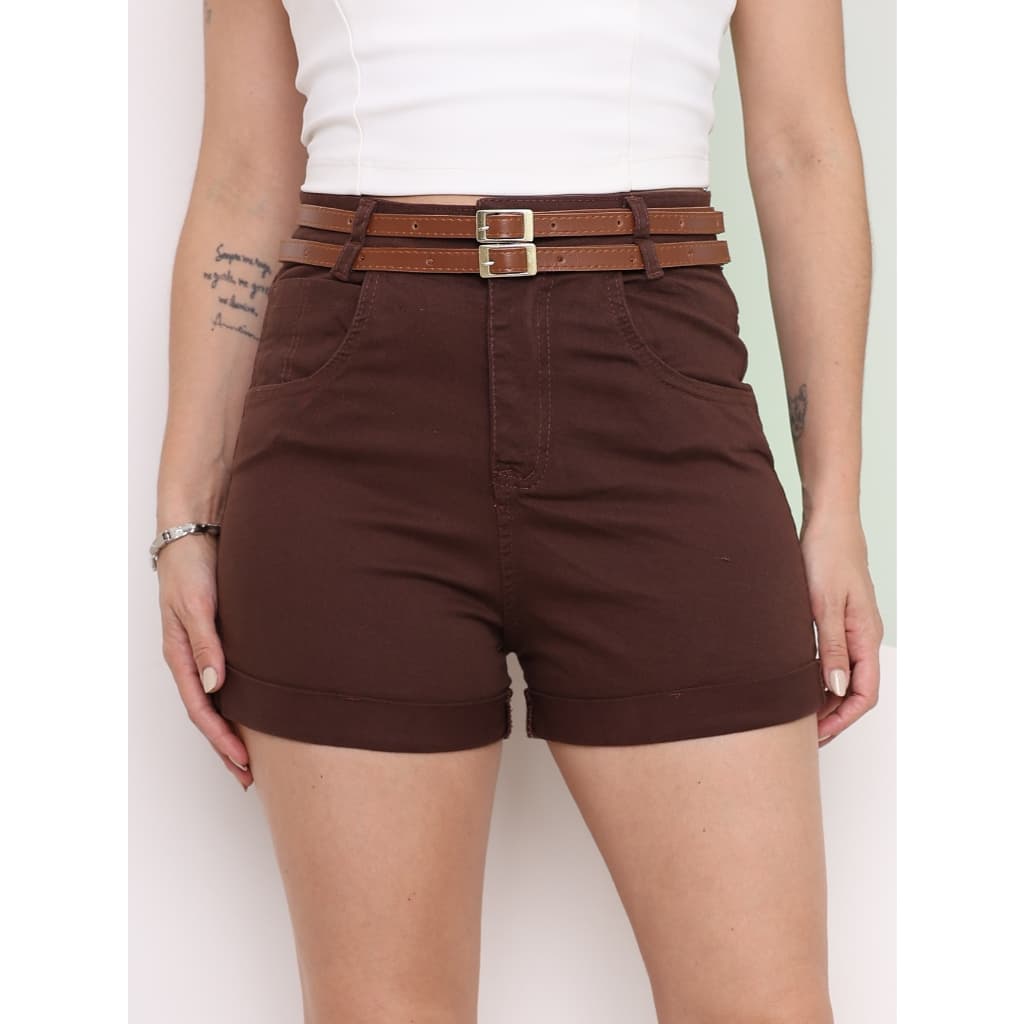 Shorts Jeans Mom Femininas O tecido desse short jeans é elástico e a cor é especial. É a tendência da moda 2024.