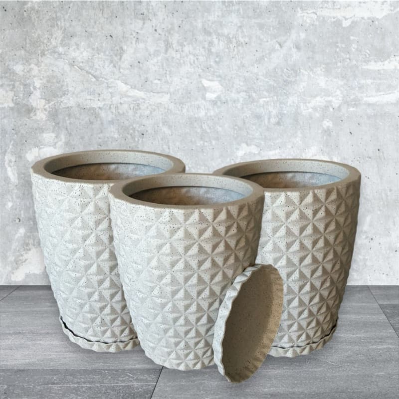 Kit 3 Vasos Decorativos Polietileno para Plantas ou Flores N2 Diamantes com prato coletor (29x26)