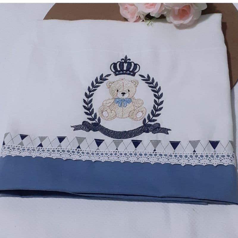 Fralda de Ombro Bordada com Nome do Bebê – Enxoval Personalizado Artesanal
