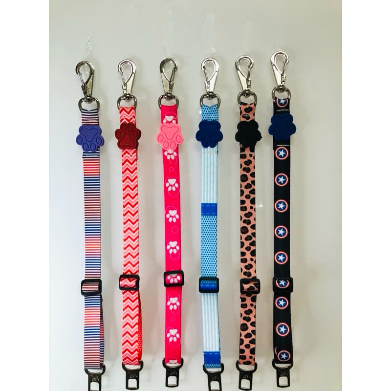Cinto de segurança pet universal compatível com todos os modelos de veículos para cães e gatos viagem