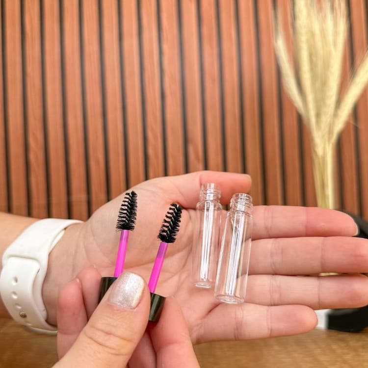 Kit 15 Mini Frasco Tubete Escovinha Sobrancelhas Escovinhas Cílio Rímel e Extensão  Cílios Home Care