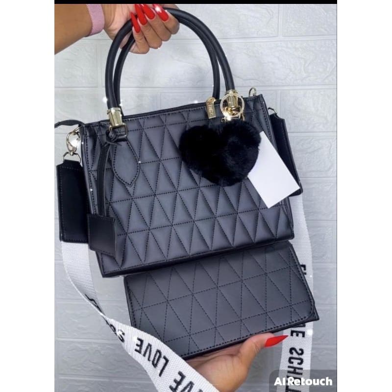 Bolsas Lorena com alça bordadas acompanha carteira