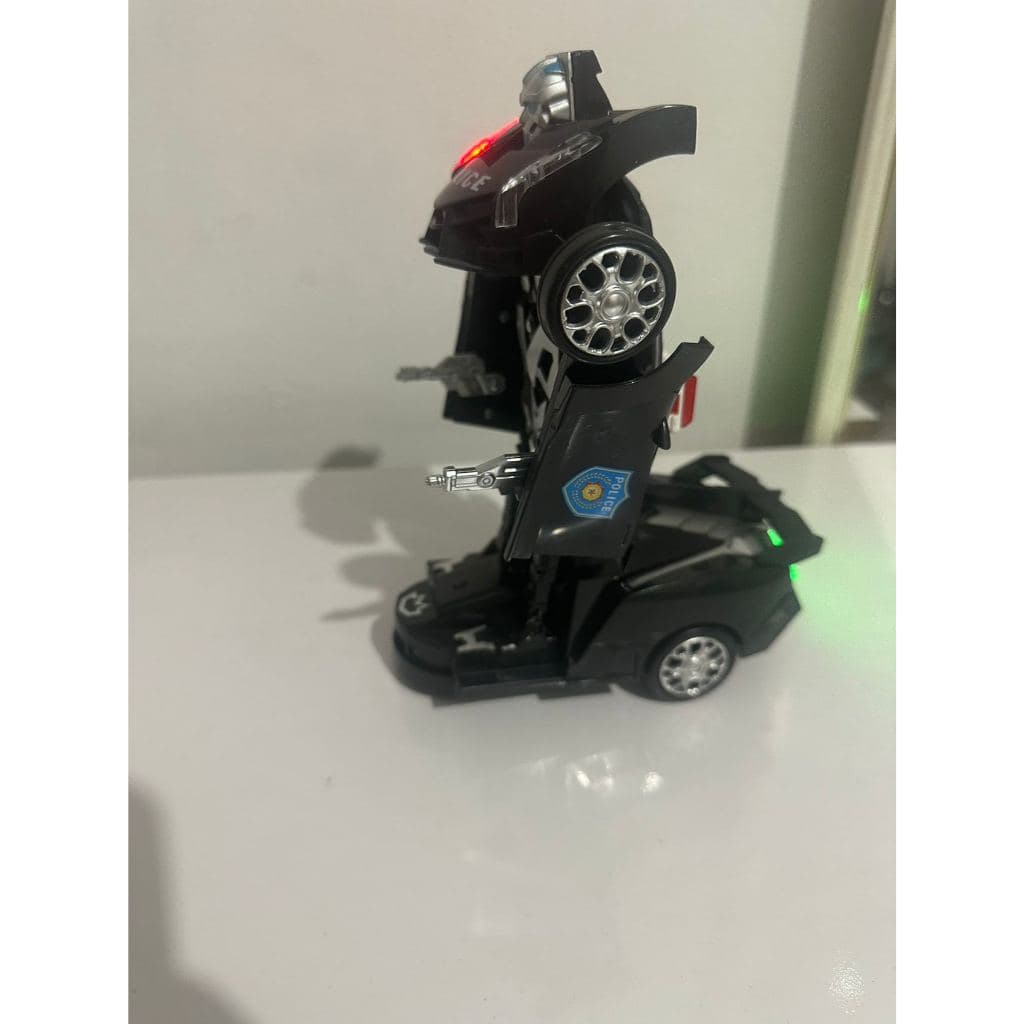 Brinquedo Carrinho Vira Robô Bate E Volta Com Luzes E Som, com pilhas