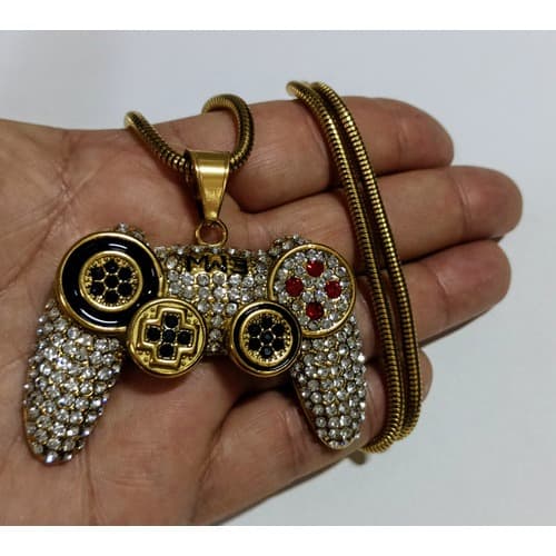 Cordão Com Pingente Em Aço Inox Controle Jogo Cravejado