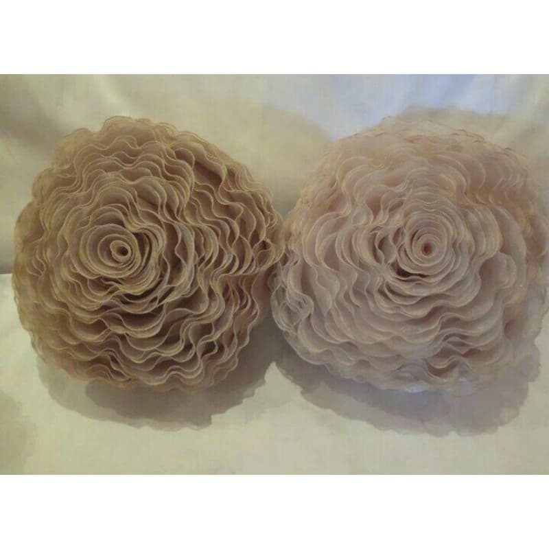 almofada redonda forma de rosa em organza cristal 40 cm