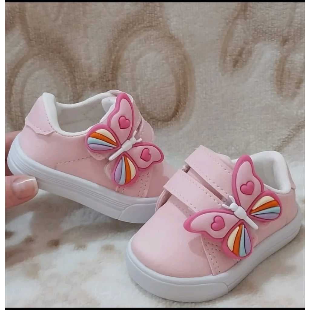 Tênis rosa de menina borboleta infantil bebê estilosa