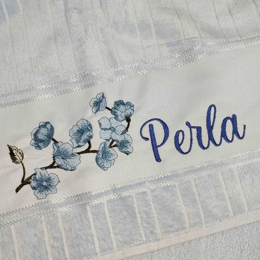 Toalha de banho bordada personalizada