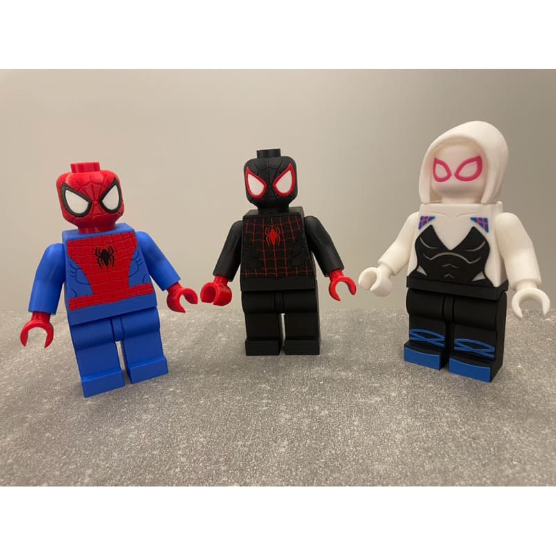 Mega boneco tipo Lego trio aranha com 20cm