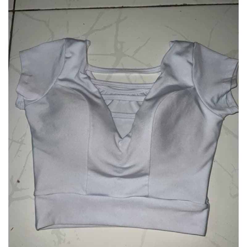 Top Cropped Branco com detalhe na Frente