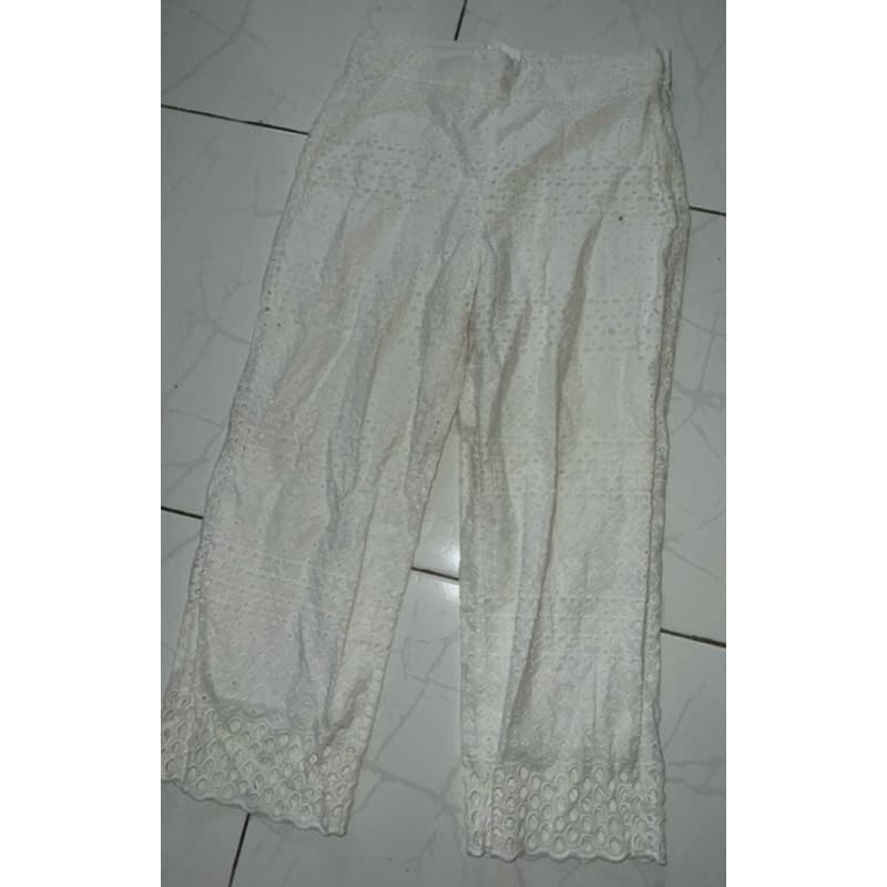 Calça Branca com Renda SEIKI Tamanho 38