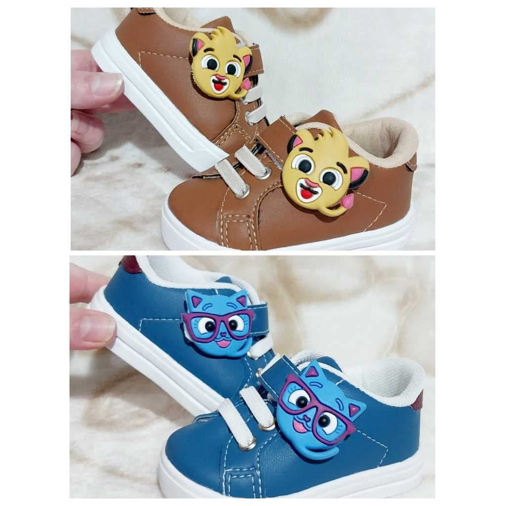 Tênis bolofofos azul e marrom de bebe infantil promoção.