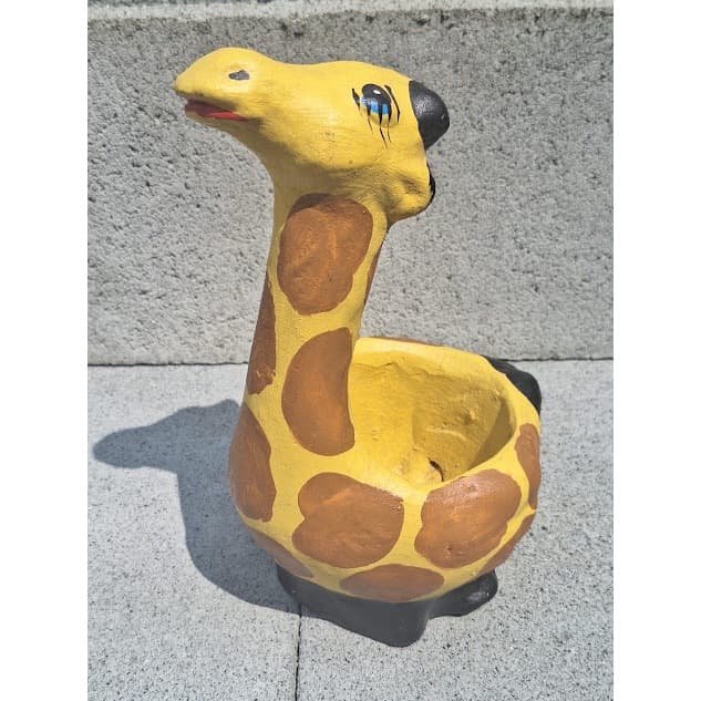 Cachepo / Girafa amarela / Cachepô / Vaso para plantas / Girafa / Vaso de barro pintado