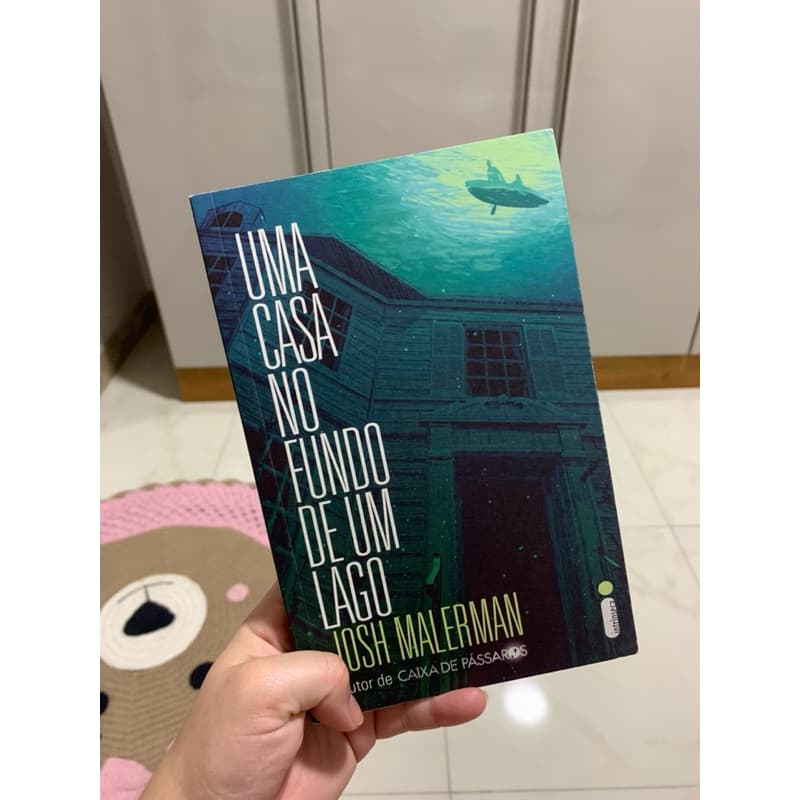 uma casa no fundo de um lago - Josh Malerman livro