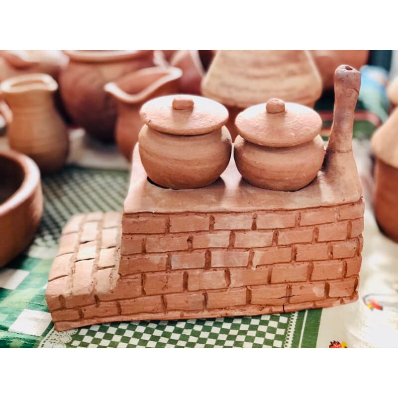 Fogão de lenha decorativo com duas panelas de barro !!!