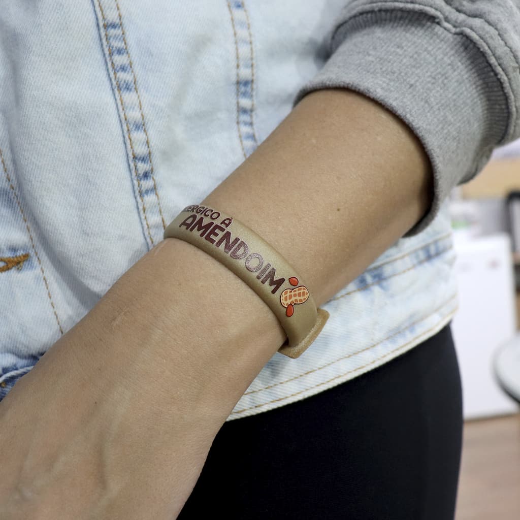 Pulseira Bracelete Identificação Alérgico Amendoim Pino Ajustável Regulagem no Pulso