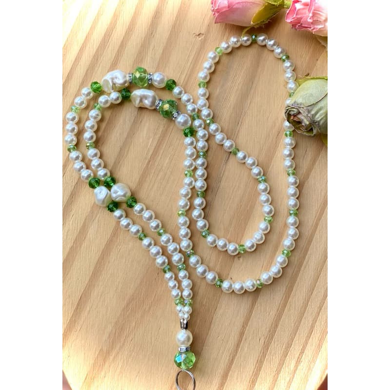 COLAR PARA CRACHÁ /PORTA CRACHÁ / CORDÃO DE CRACHÁ  EM PÉROLAS MIÇANGAS / CONTAS BIJU ACESSÓRIOS DE MODA ARTESANAL