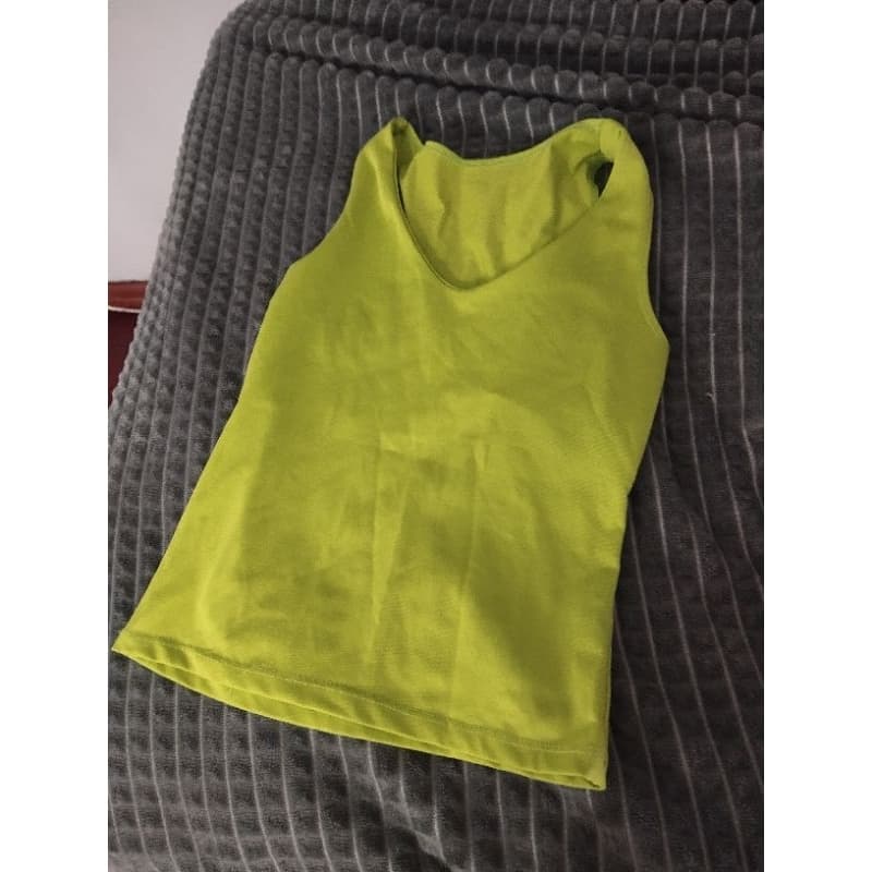 coleção de roupas verdes, brechó online, camiseta, short, blusa e muito mais, anos 2000