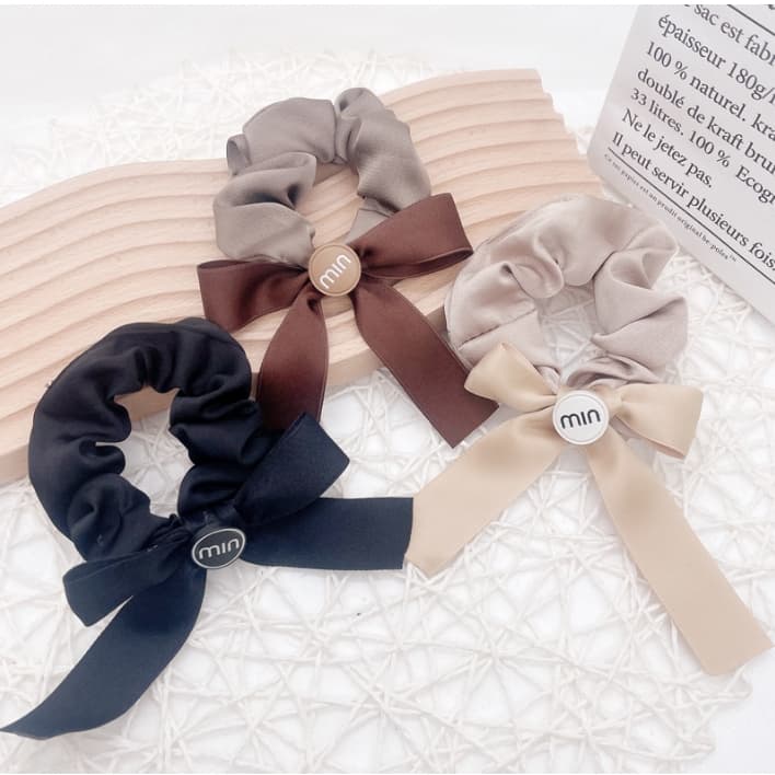 Kit com 5 un variado Scrunchies de Cetim com Laço - Elegância e Conforto em Cores Delicadas