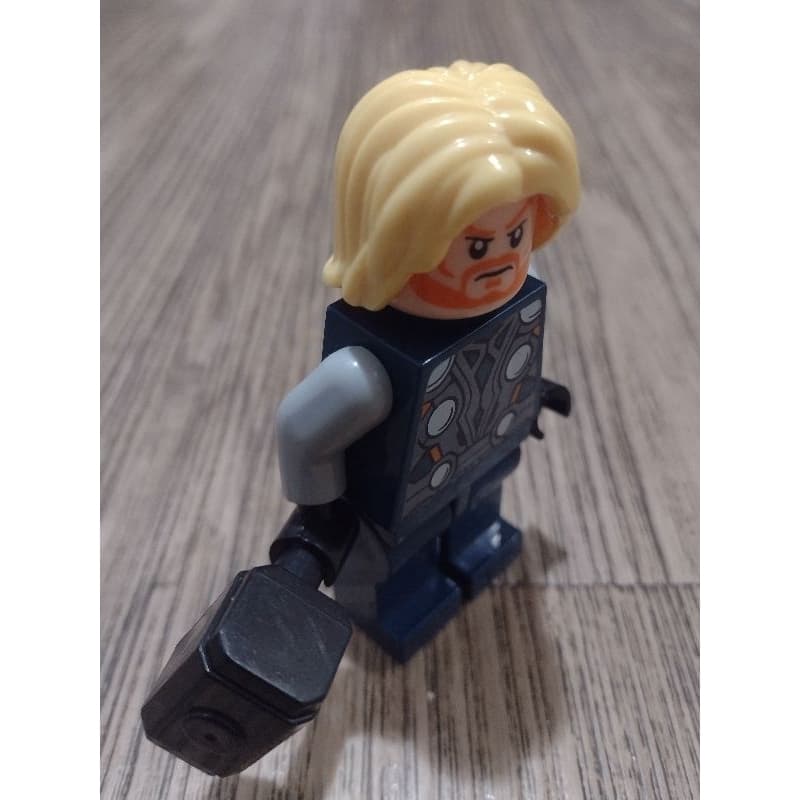 Boneco Thor de plástico  articulado Lego