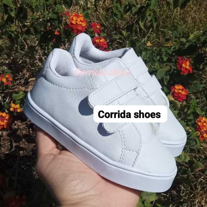Tenis infantil branco calce fácil velcro