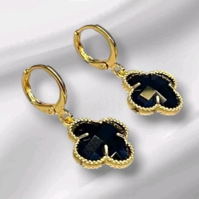 Brinco Trevo Virginia Preto Folheada a Ouro é a Prata