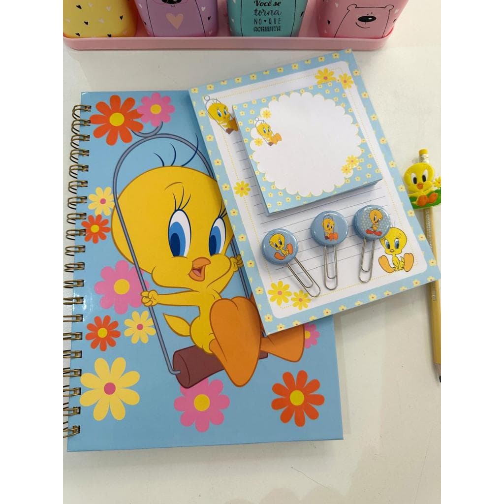 kit papelaria Caderno universitário Piu Piu com 100 folhas e 2 blocos de anotações, 03 clips e 01 lápis