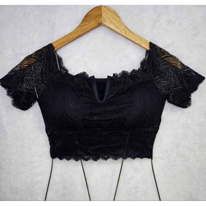 cropped de renda com bojo detalhe em V no decote (com bojo)