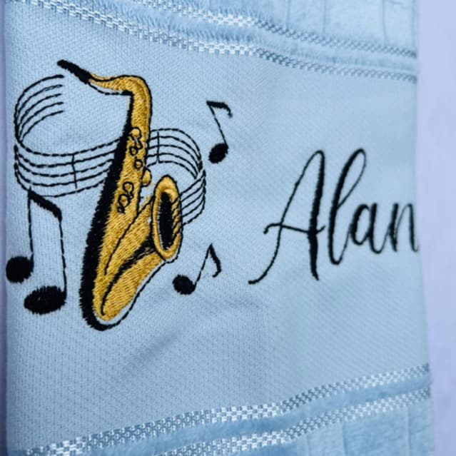 Toalha Bordada Personalizada Instrumento Musical Saxofone