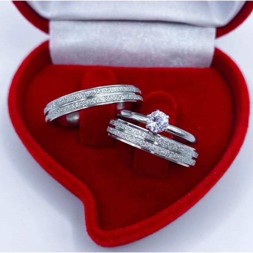 Par de Aliança de Namoro Prata Brilhante Diamantada Canal Finas 4mm + Solitário
