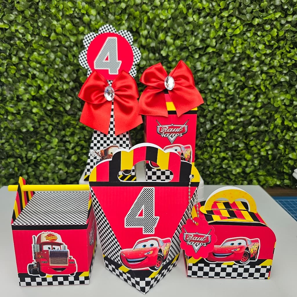 Kit Caixa Montada CARROS RELÂMPAGO MCQUEEN - Personalizados - Festa infantil - Aniversário - Lembrancinha