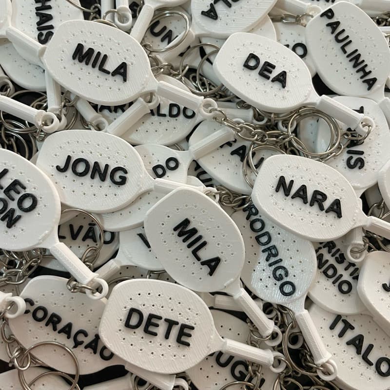 Chaveiro em formato raquete beach tênis com nome personalizado