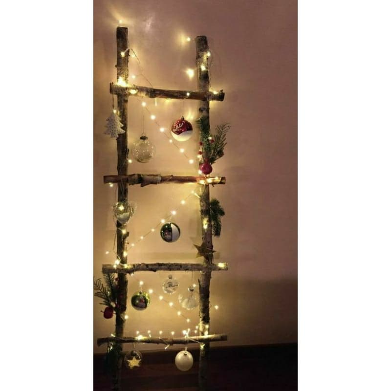 Escada feito de galho natural para pendurar decoração de Natal fica perfeito em qualquer ambiente