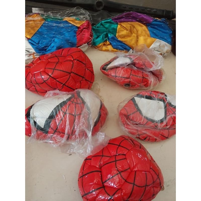 lote com 5 mini bolas homem aranha e 2 dois bolão colorido