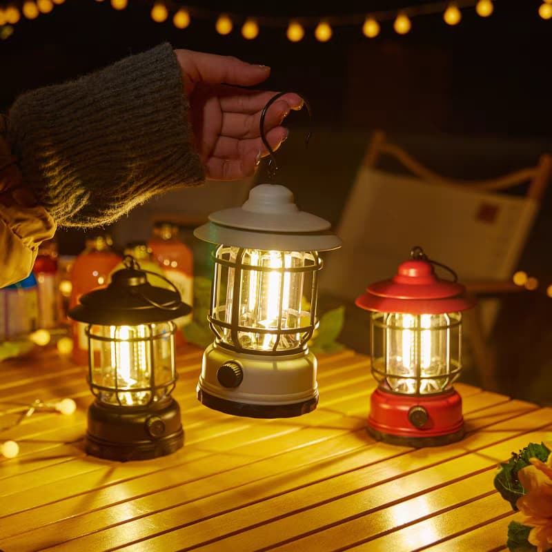 Lampião LED Recarregável Retrô Portátil Luminária pa Camping Pesca Acampamento Emergências K20