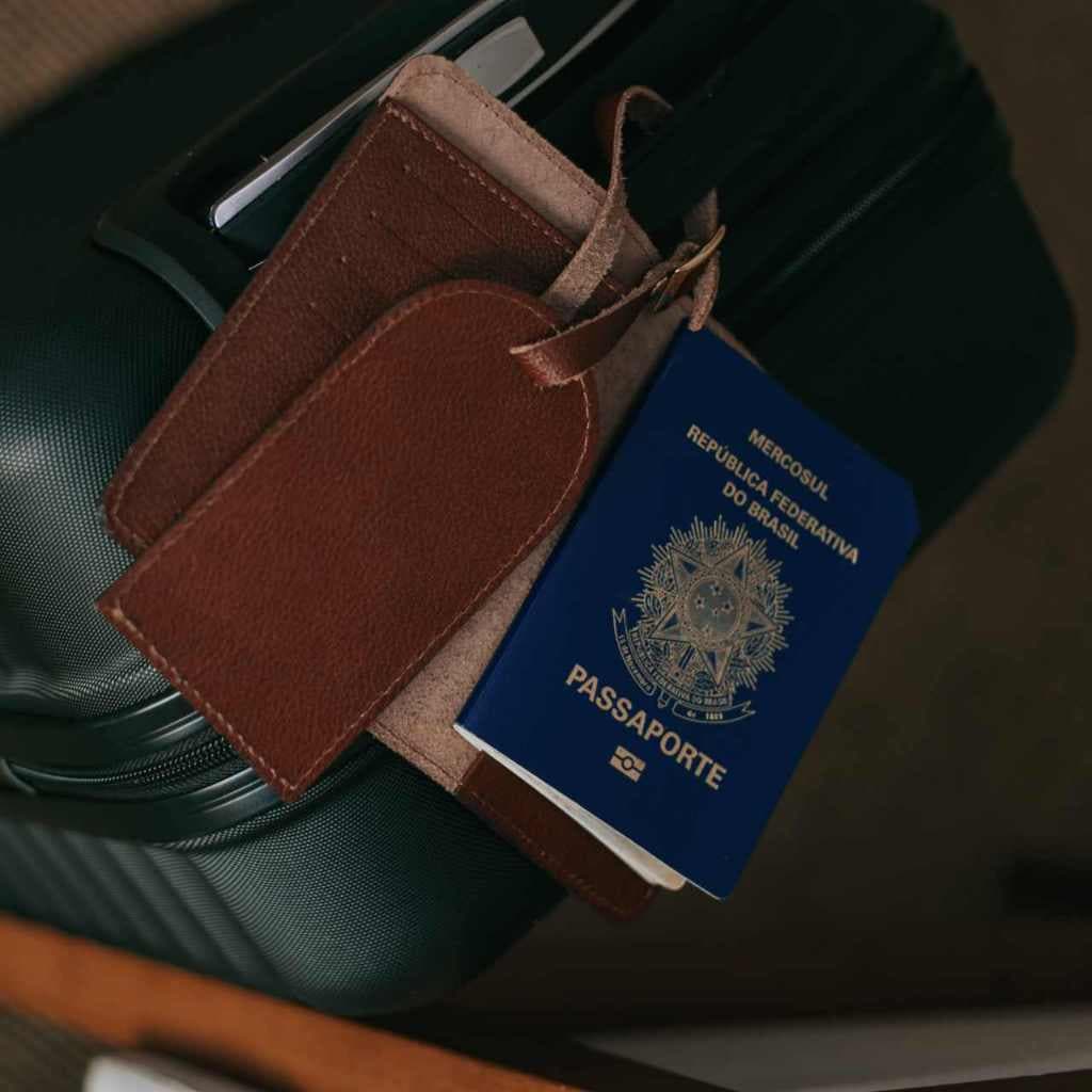Kit Viagem  Porta Passaporte + Tag de Malas em Couro Personalizado com Nome ou Iniciais
