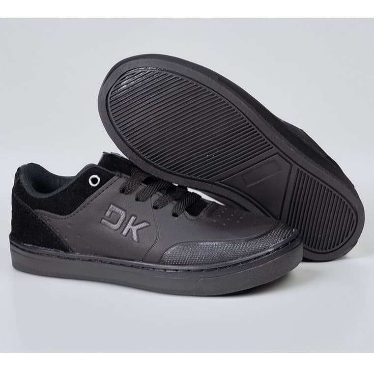 Tênis menino preto juvenil infantil casual basico sola preta Dk shoes