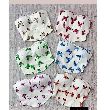 Esse cropped estampado com borboletas